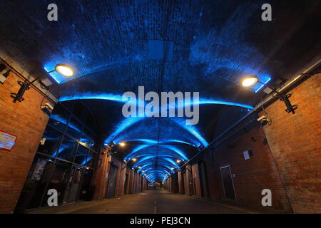 Sous la gare de Leeds qui est aussi connu pour la population locale que l'obscurité des arches. C'est maintenant allumé en permanence Banque D'Images