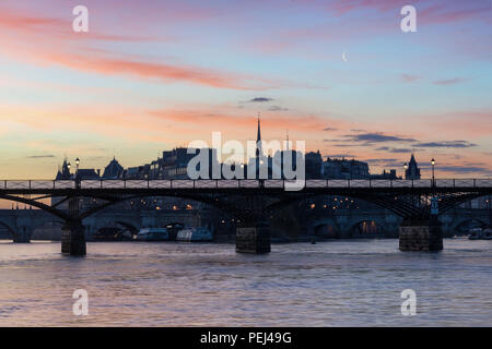 Pont des Arts à Paris au lever du soleil Banque D'Images