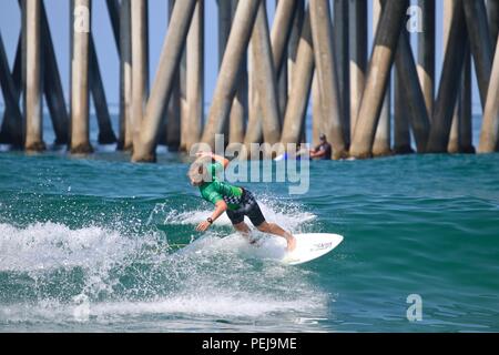 Alan Cleland en compétition dans l'US Open de surf 2018 Banque D'Images