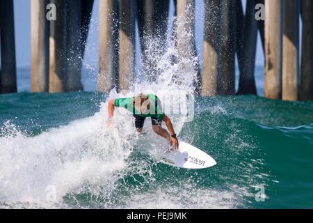 Alan Cleland en compétition dans l'US Open de surf 2018 Banque D'Images