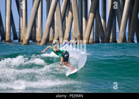 Alan Cleland en compétition dans l'US Open de surf 2018 Banque D'Images