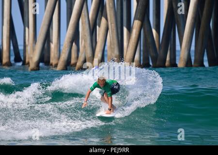 Alan Cleland en compétition dans l'US Open de surf 2018 Banque D'Images