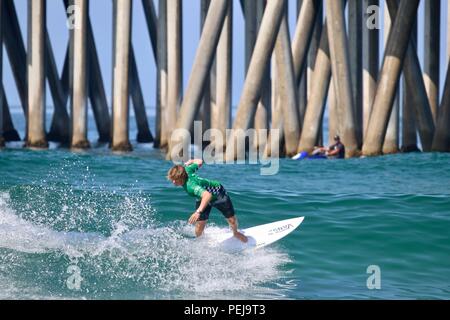 Alan Cleland en compétition dans l'US Open de surf 2018 Banque D'Images