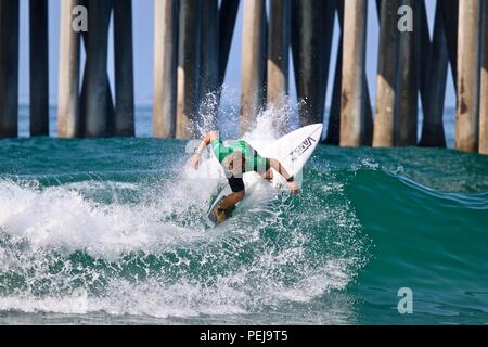 Alan Cleland en compétition dans l'US Open de surf 2018 Banque D'Images