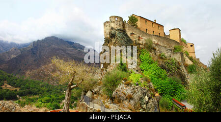 Citadelle unique avec vue sur la forteresse médiévale et de montagnes, Corte, Corse, France. Banque D'Images