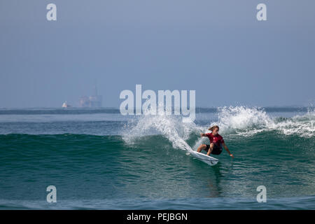 Jake qui se font concurrence sur les Marshall US Open de surf 2018 Banque D'Images