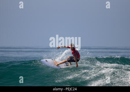 Jake qui se font concurrence sur les Marshall US Open de surf 2018 Banque D'Images