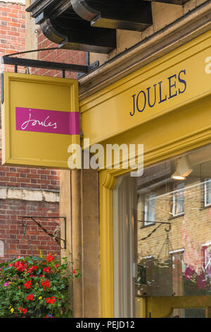 L'extérieur de la grande rue magasin de vêtements Joules, détaillant de femmes, les hommes et les vêtements et les chaussures pour enfants Banque D'Images