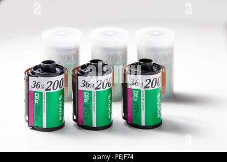 Fujifilm Superia 200 rouleaux de 35mm rouleau de film négatif couleur en boîtes Banque D'Images