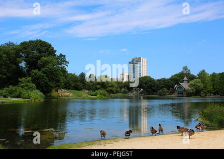 Vue nord-ouest Harlem Meer o dans le Nord de Central Park, à Manhattan le 4 juillet 2017 à New York, USA. Banque D'Images