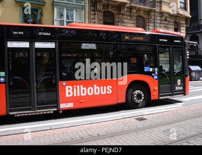 Un bus moderne Bilbobus, transports publics à Bilbao, Espagne Banque D'Images