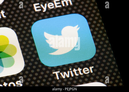 Application Twitter icône sur l'écran de l'iPhone - USA Banque D'Images
