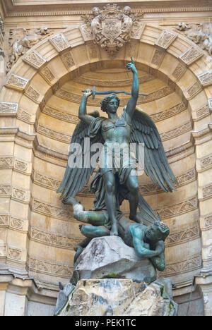 Fontaine Saint-Michel, Place Saint-Michel, Quartier Latin, Paris, France Banque D'Images