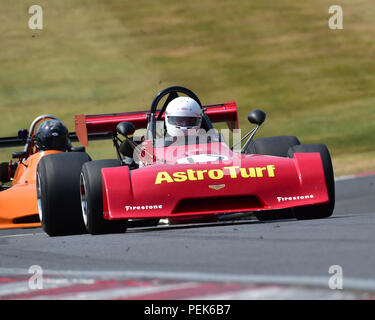 Michael Bletsoe-Brown, Chevron B27, Derek Bell, Trophée Formule 5000, Formule 2, Formule 3, Formule Atlantique, Formula Ford 2000, légendes de marques Hatc Banque D'Images