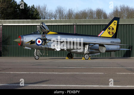 English Electric Lightning F3 dans 111 marques de l'Escadron de la RAF Banque D'Images