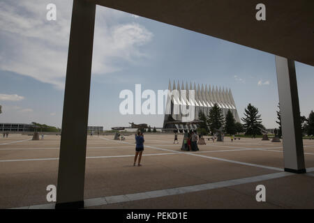 La chapelle des cadets est le plus reconnaissable des capacités à l'Air Force Academy et le plus visité des attractions touristiques de Californie. Banque D'Images