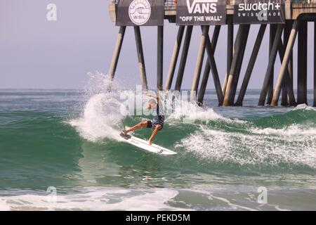 Makai McNamara en compétition dans l'US Open de surf 2018 Banque D'Images