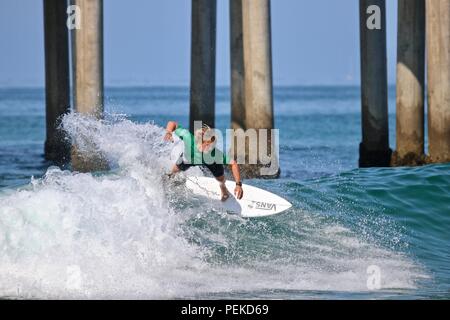 Alan Cleland en compétition dans l'US Open de surf 2018 Banque D'Images