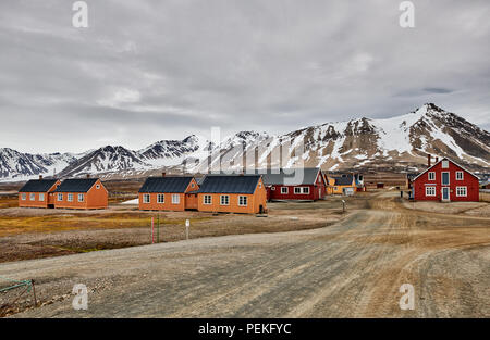 Les bâtiments de l'extrême nord et civile règlement fonctionnel Ny-Ålesund, Svalbard, Spitzberg ou l'Europe Banque D'Images