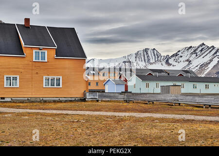 Les bâtiments de l'extrême nord et civile règlement fonctionnel Ny-Ålesund, Svalbard, Spitzberg ou l'Europe Banque D'Images