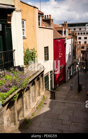 Royaume-uni, Angleterre, Bristol, étapes de Noël, l'aumône des niches de collection au-dessus les étapes Banque D'Images