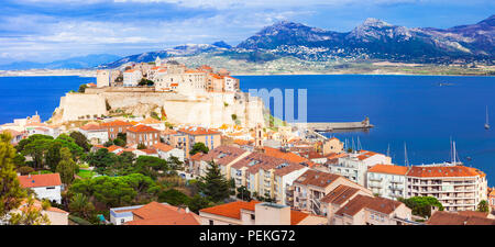 Belle vue sur la ville de Calvi,avec de vieux château et la mer,Corse,France. Banque D'Images