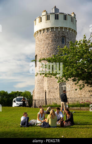 Royaume-uni, Angleterre, Bristol, Clifton Down, les visiteurs de l'Observatory Camera Obscura Banque D'Images