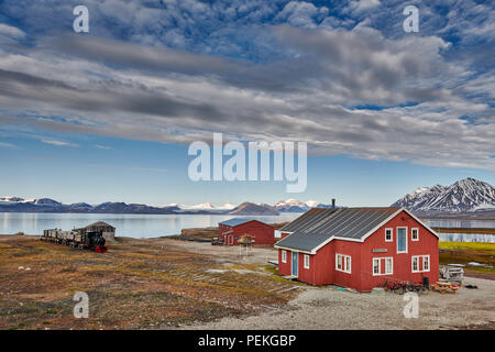 Les bâtiments de l'extrême nord et civile règlement fonctionnel Ny-Ålesund, Svalbard, Spitzberg ou l'Europe Banque D'Images