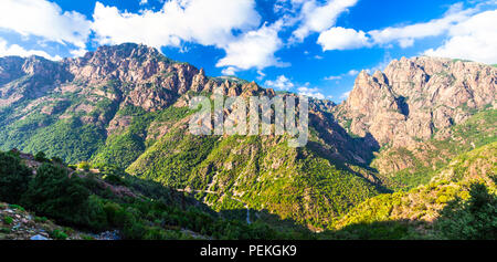 D'impressionnantes montagnes en Corse,vue panoramique,France. Banque D'Images