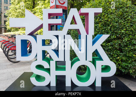 Manger, boire, shop sign in Jubilee Park, Canary Wharf, London Borough de Tower Hamlets, London, Greater London, Angleterre, Royaume-Uni Banque D'Images