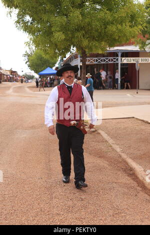 L'homme à l'occidentale à l'assemblée annuelle de l'événement Vacances Doc à Tombstone, en Arizona Banque D'Images