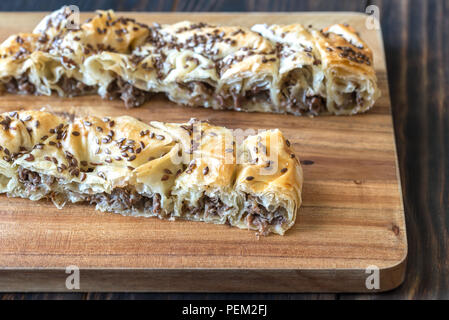 Tarte filo en spirale avec remplissage de veau Banque D'Images