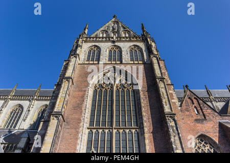 Fenêtre gothique de l'église Saint-bavon e à Haarlem, Pays-Bas Banque D'Images