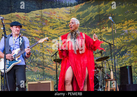 Singer Shakura S'Aida à Canmore Folk Music Festival, Canmore, Alberta, Canada Banque D'Images