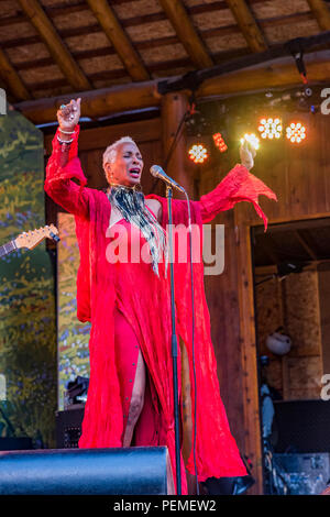 Singer Shakura S'Aida à Canmore Folk Music Festival, Canmore, Alberta, Canada Banque D'Images