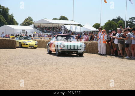 Sur le jubilé d'argent du Goodwood Festival of Speed, Porsche fête son 70e anniversaire et montre son histoire avec un défilé dans le lecteur à l'avant de Goodwood House avant de pousser un d'artifice. En vedette : Porsche 911 où : Chichester, Royaume-Uni Quand : 14 Juillet 2018 Crédit : Michael Wright/WENN.com Banque D'Images