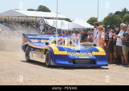 Sur le jubilé d'argent du Goodwood Festival of Speed, Porsche fête son 70e anniversaire et montre son histoire avec un défilé dans le lecteur à l'avant de Goodwood House avant de pousser un d'artifice. Comprend : Porsche 917/30 Où : Chichester, Royaume-Uni Quand : 14 Juillet 2018 Crédit : Michael Wright/WENN.com Banque D'Images