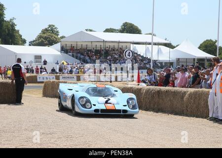 Sur le jubilé d'argent du Goodwood Festival of Speed, Porsche fête son 70e anniversaire et montre son histoire avec un défilé dans le lecteur à l'avant de Goodwood House avant de pousser un d'artifice. Comprend : Porsche 917K Où : Chichester, Royaume-Uni Quand : 14 Juillet 2018 Crédit : Michael Wright/WENN.com Banque D'Images