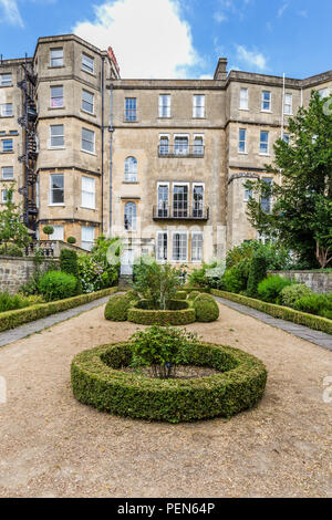 Maison et jardin anglais formelle à Bath, Somerset, Royaume-Uni Banque D'Images