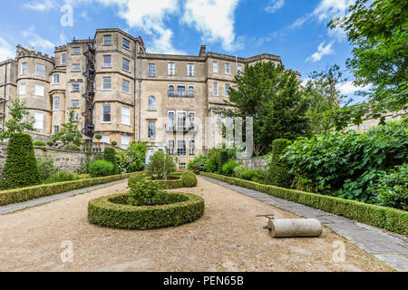 Maison et jardin anglais formelle à Bath, Somerset, Royaume-Uni Banque D'Images