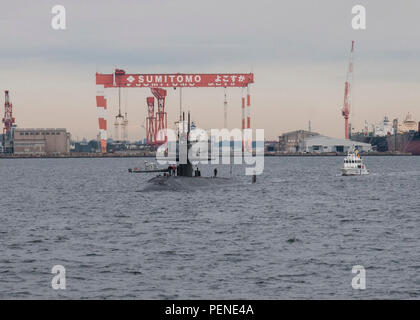 160111-N-ED185-069 La baie de Tokyo (janvier 1985). 11, 2016) La classe de Los Angeles sous-marin d'attaque rapide USS Ville de Corpus Christi (SSN 705) transits Tokyo Bay avant d'arriver à des activités de la flotte de Yokosuka. Ville de Corpus Christi est à Yokosuka dans le cadre d'un service au port. (U.S. Photo par marine Spécialiste de la communication de masse 2e classe Brian G. Reynolds/libérés) Banque D'Images