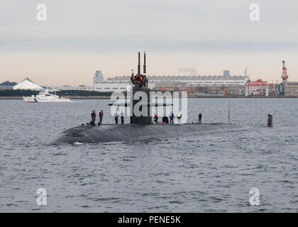 160111-N-ED185-081 TOKYO BAY (Jan 11, 2016) La classe de Los Angeles sous-marin d'attaque rapide USS Ville de Corpus Christi (SSN 705) transits Tokyo Bay avant d'arriver à des activités de la flotte de Yokosuka. Ville de Corpus Christi est à Yokosuka dans le cadre d'un service au port. (U.S. Photo par marine Spécialiste de la communication de masse 2e classe Brian G. Reynolds/libérés) Banque D'Images
