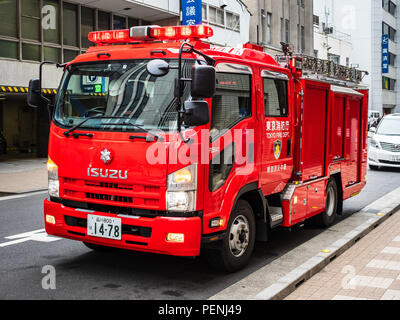 Tokyo Fire Engine sur un appel dans le centre de Tokyo Banque D'Images