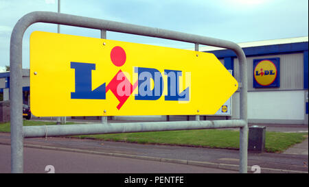 LIDL supermarché sign close up lidl logo symbole pointant Banque D'Images