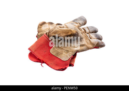 Paire de gants de la construction en cuir avec tissu rouge porté sur un fond blanc Banque D'Images