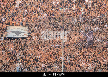 Thessalonique, Grèce - Août 8, 2018 : vue sur le stade plein derrière lors de la Ligue des Champions troisième tour de qualification , entre PAOK vs Banque D'Images