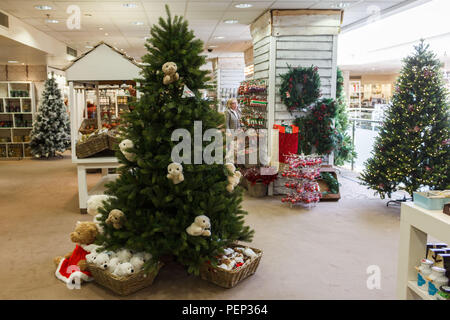 Cork, Irlande. Août 16, 2018. Noël arrive tôt pour Brown Thomas. Aujourd'hui était l'ouverture de Brown Thomas' Boutique de Noël. 107 jours d'achats pour Noël, certains se demandent si les choses sont devenus hors de contrôle avec la façon dont les premiers magasins commencer à annoncer pour Noël, mais en brun Thomas le personnel et de nombreux clients sont en l'aimant. Credit : Damian Coleman/Alamy Live News. Banque D'Images