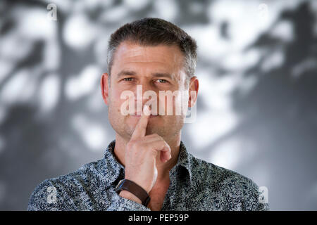 Edinburgh, Royaume-Uni. 16 août, 2018. Nick Harkaway & William Sutcliffe Nick Harkaway, le romancier britannique et commentateur. William Sutcliffe est un romancier britannique. Photographié à l'Edinburgh International Book Festival. Edimbourg, Ecosse. Photo par Gary Doak / Alamy Live News Banque D'Images