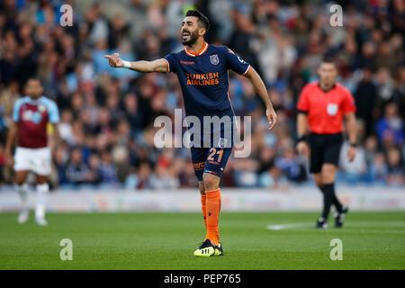 Burnley, Royaume-Uni. 16 août 2018. Mahmut Tekdemir Basaksehir d'Istanbul au cours de la gestuelle l'UEFA Europa League en troisième tour de qualification deuxième match de jambe entre Burnley et Istanbul Basaksehir à Turf Moor le 16 août 2018 à Burnley, en Angleterre. (Photo de Daniel Chesterton/phcimages.com) : PHC Crédit Images/Alamy Live News Banque D'Images