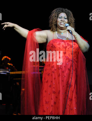 Fichier : 16e Août 2018. Aretha Franklin |décède à l'âge de 76 ans. Photo prise : HOLLYWOOD, FL - 16 mars : Aretha Franklin joue au Hard Rock Live eu lieu au Seminole Hard Rock Hotel and Casino le 16 mars 2010 à Hollywood en Floride Personnes : Aretha Franklin Credit : tempêtes Media Group/Alamy Live News Banque D'Images